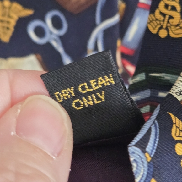 Alynn Mens "Is There A Doctor In The House" Silk Tie - Picture 6 of 9